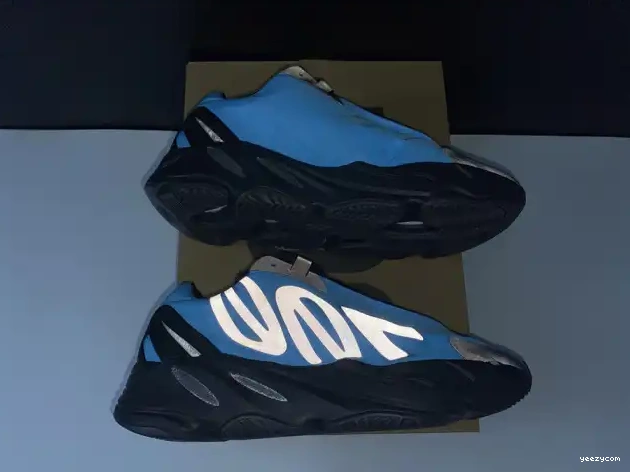 Yeezy ADIDAS GZ3079 'Bright MNVN Cyan' 700 Boost 0520